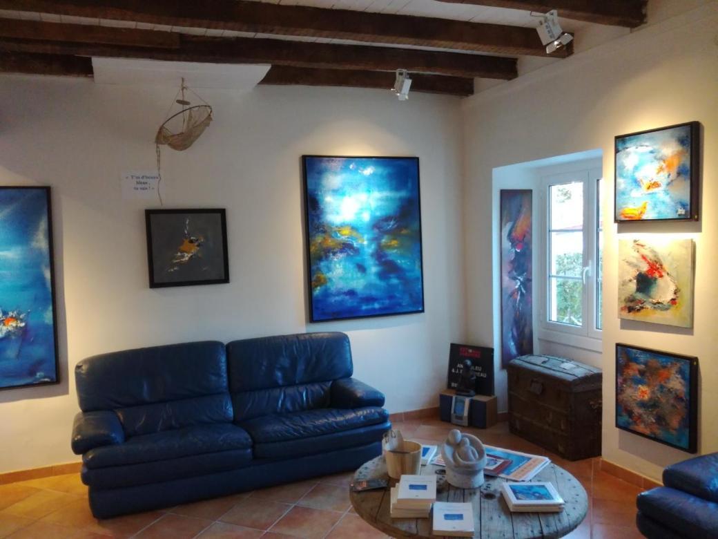Galerie D'Art D'Une Ancienne Mairie De 1783 Espelette Luaran gambar